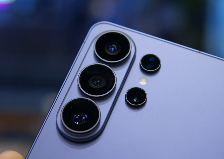 Hệ thống camera sau của Galaxy S26 Ultra. Ảnh: CNET