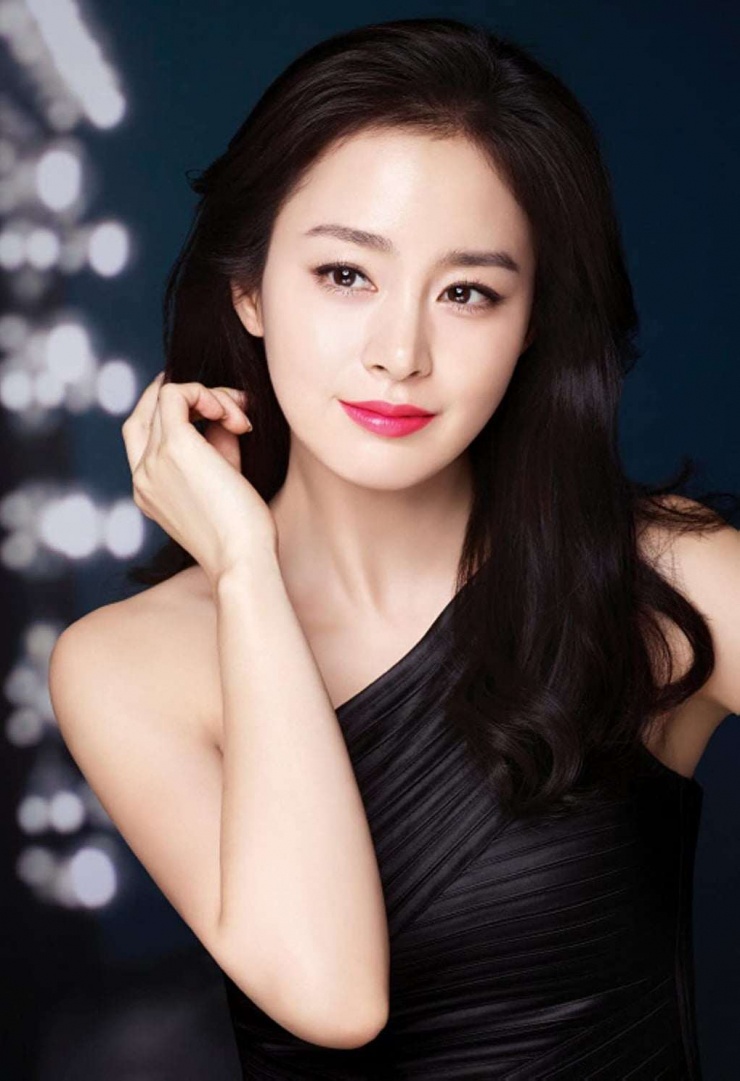 Nữ diễn viên Kim Tae Hee. IG.