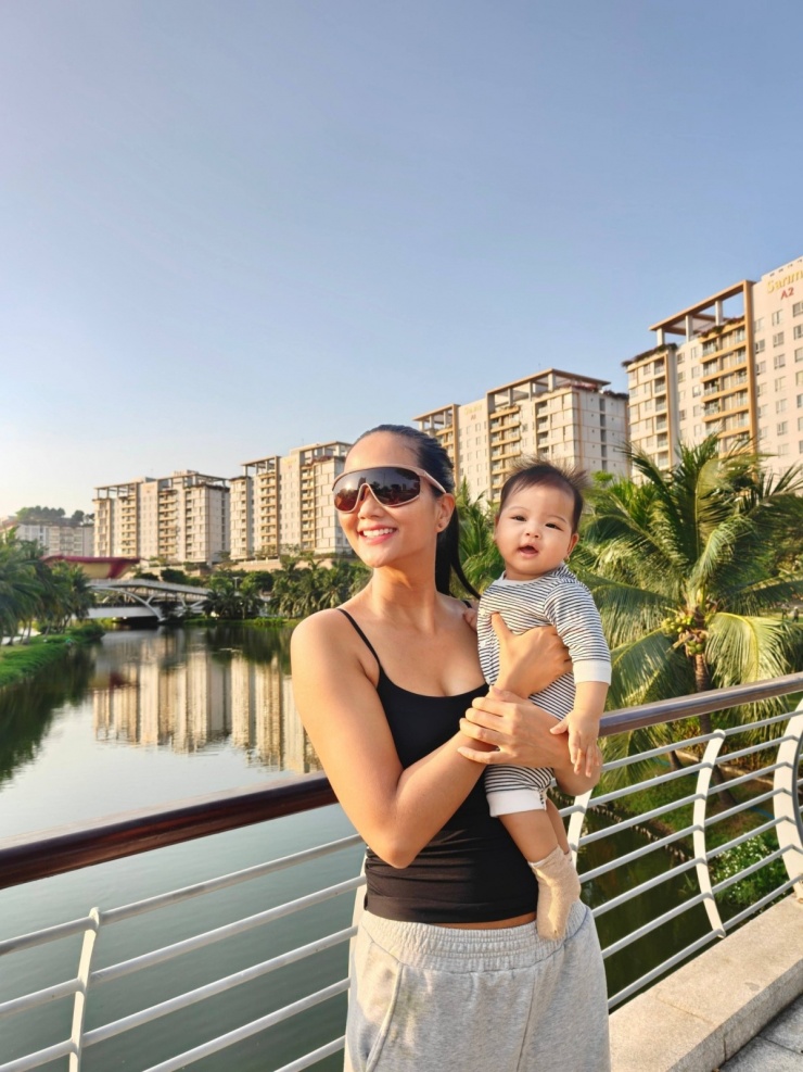 Mẹ một con H’Hen Niê khoe vòng một gợi cảm - 5