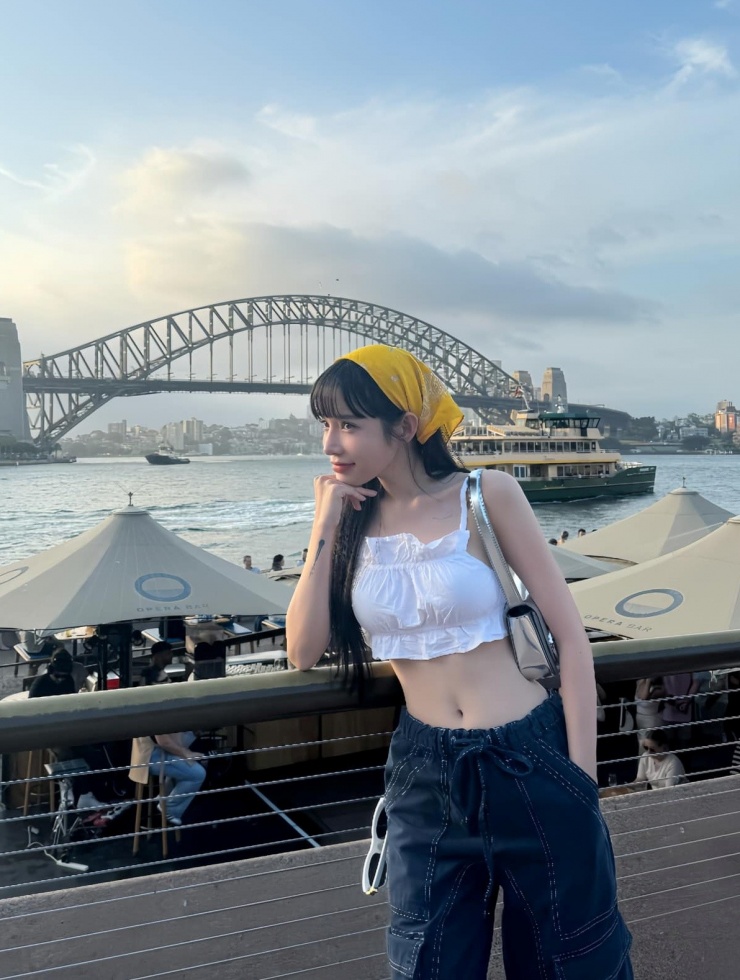 Ca sĩ mặc thoải mái trong các chuyến du lịch trong và ngoài nước.