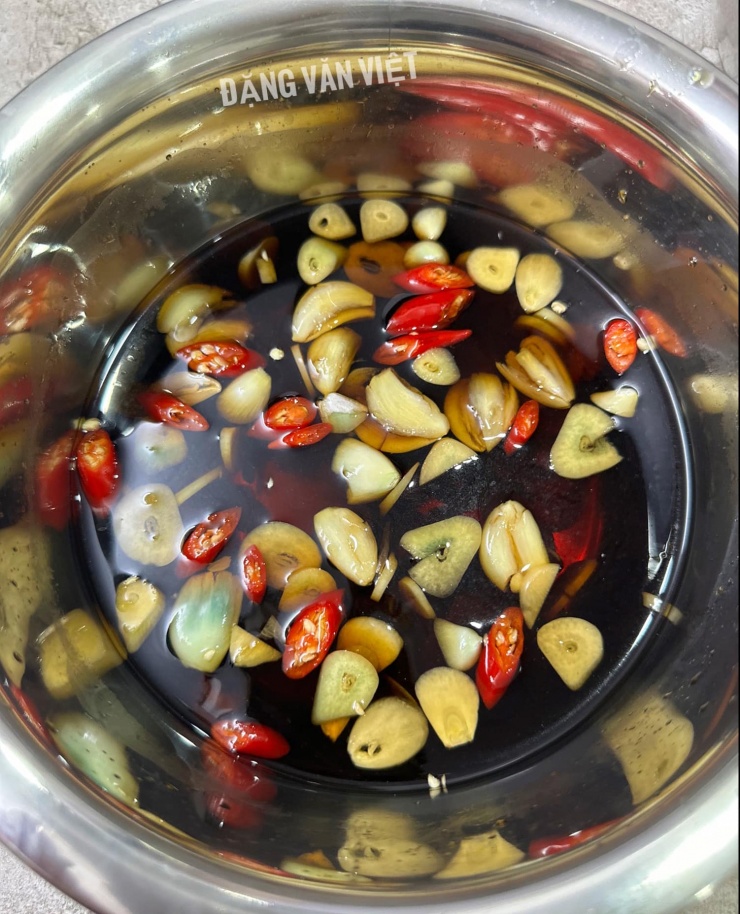 Nước nguội mới cho ớt vào