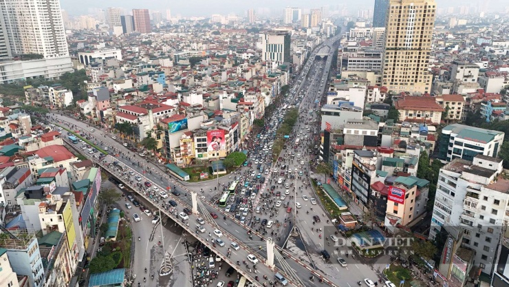 Hiện trạng tuyến đường Láng trong những giờ cao điểm vừa được đề xuất chi 21.377 tỷ đồng để mở rộng - 1