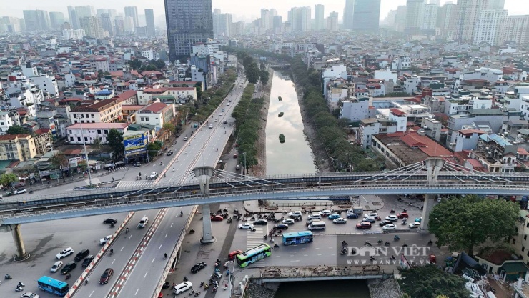 Hiện trạng tuyến đường Láng trong những giờ cao điểm vừa được đề xuất chi 21.377 tỷ đồng để mở rộng - 3