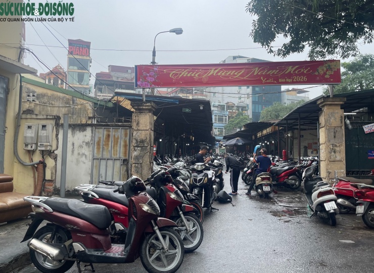 Chợ xe máy cũ Chùa Hà đìu hiu đầu năm: Hàng trăm xe xếp kín, vắng bóng khách mua - 1
