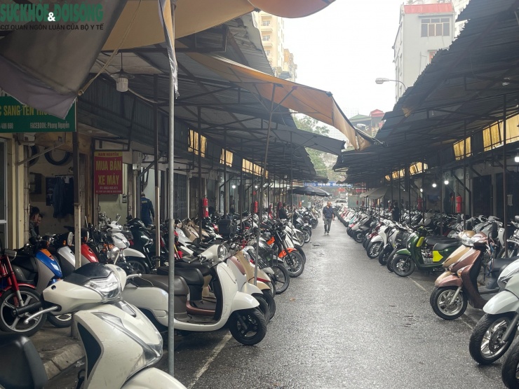 Chợ xe máy cũ Chùa Hà vắng vẻ trong những ngày đầu năm.