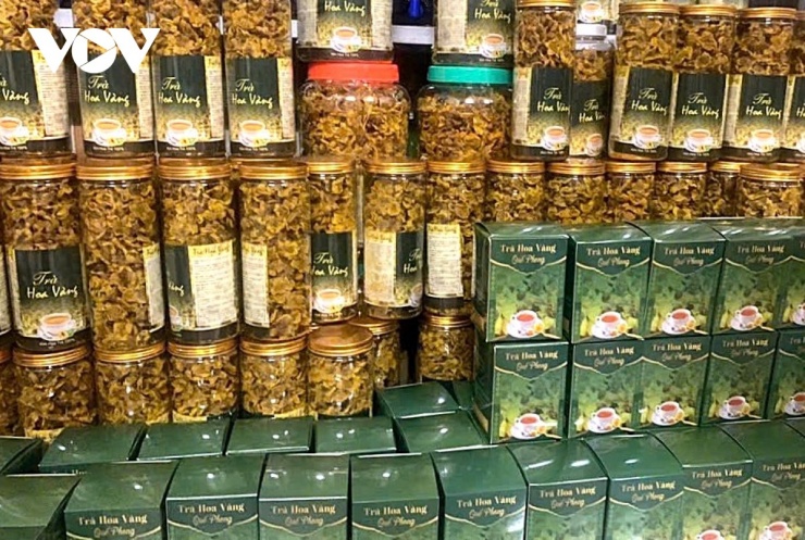 Trà thành phẩm sau đó được đóng vào hộp nhựa, bao bì với mức từ 0,5 lạng trở lên. Giá loại trà này trên thị trường dao động từ 2 – 10 triệu đồng/kg, loại đặc biệt có thể cao hơn hoặc tuỳ thuộc vào thương hiệu đạt chứng nhận OCOP (sản phẩm đạt chất lượng, đặc trưng, tiêu biểu ở địa phương). (Ảnh: Hải Chi).