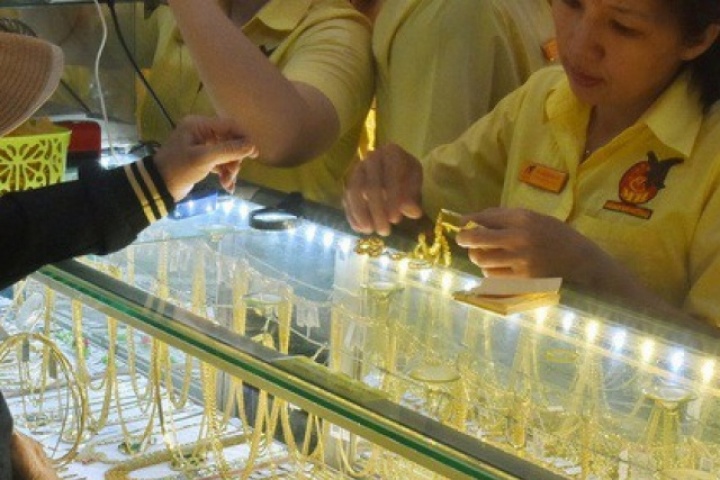 Giá vàng hôm nay 27-2 tiếp tục sụt giảm