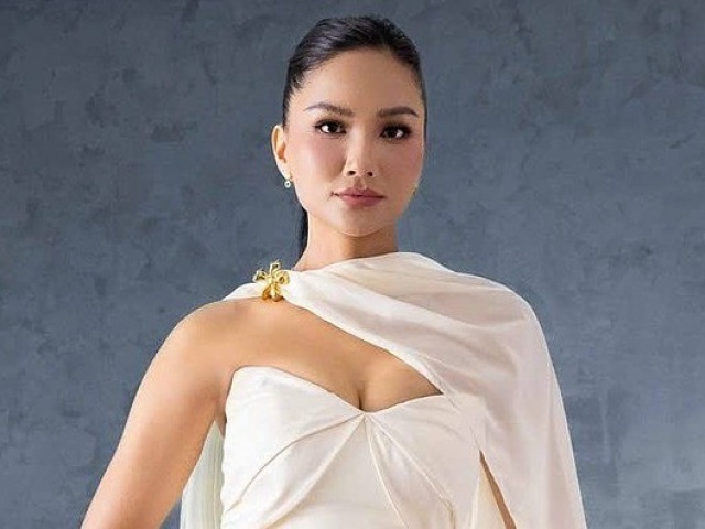 Mẹ một con H’Hen Niê khoe vòng một gợi cảm