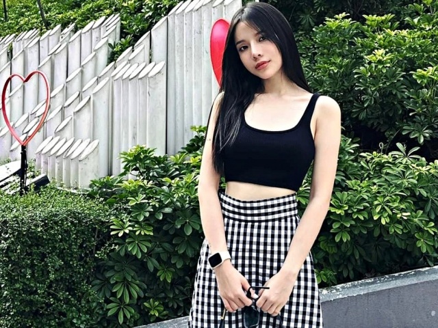 Gu mặc tôn eo của nữ chính 'Thỏ ơi'