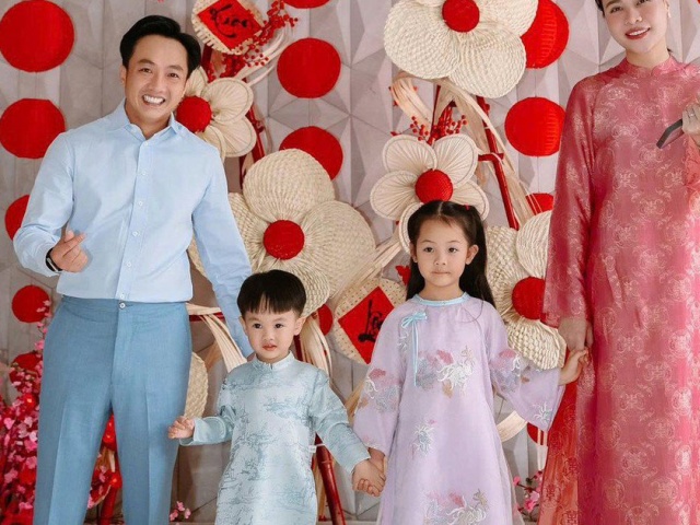 Ảnh khai xuân viên mãn của gia đình Cường Đô la - Đàm Thu Trang