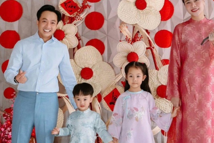 Ảnh khai xuân viên mãn của gia đình Cường Đô la - Đàm Thu Trang