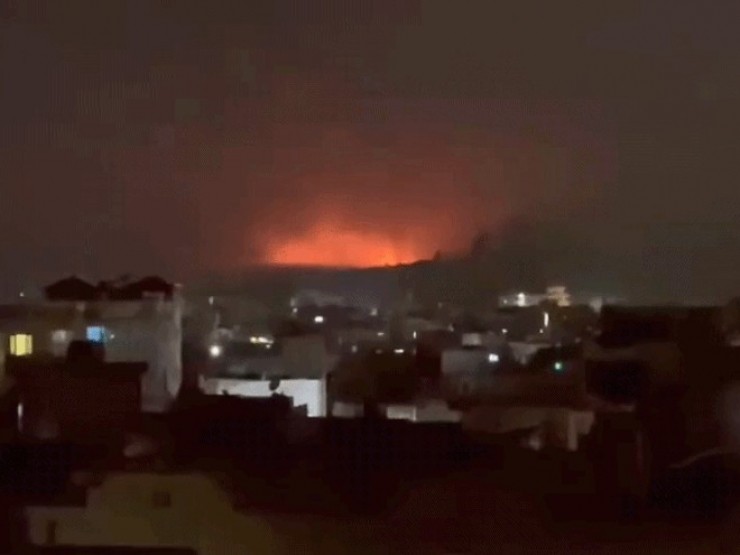 Pakistan - Afghanistan tấn công lẫn nhau, nổ rung chuyển Kabul