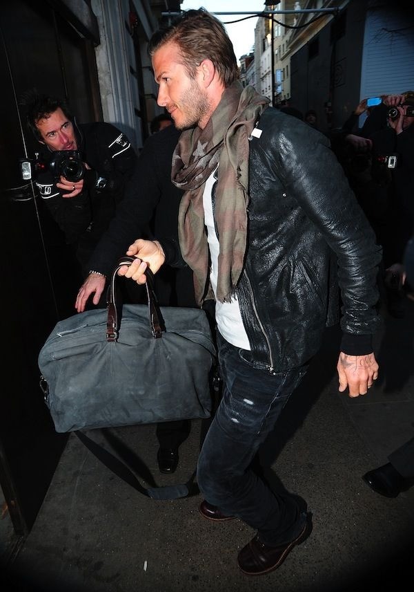 Tủ đồ của anh còn có túi Lanvin Sac Weekend cổ điển, thích hợp với những chuyến du lịch bụi. Ảnh: Backgrid