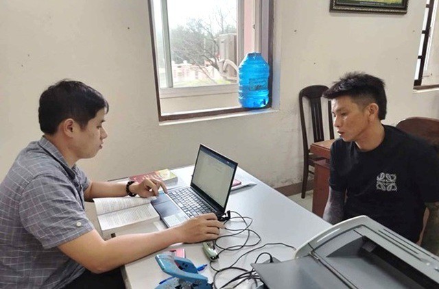 Đối tượng Lê Hữu Nghị tại cơ quan công an. Ảnh: CACC.