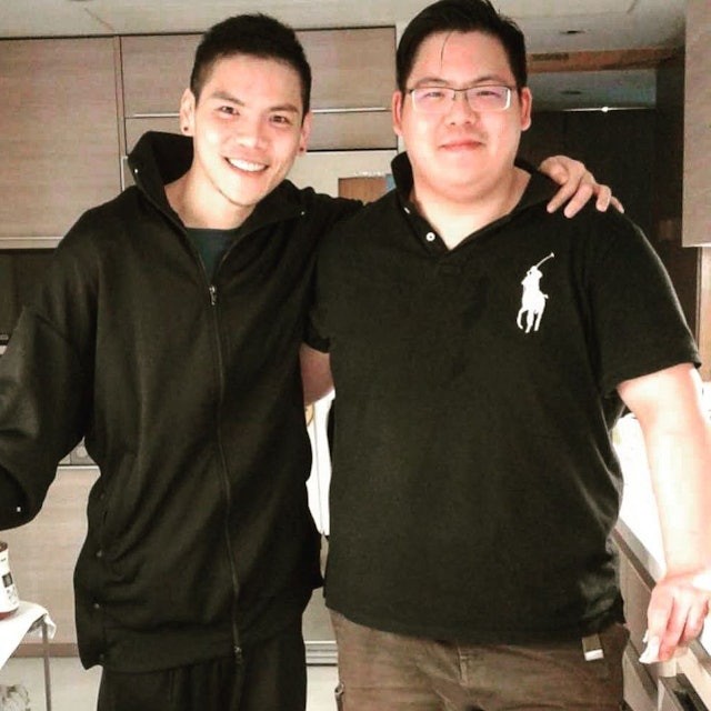 Hai con của ông Hướng Hoa Cường, Hướng Tá và Hướng Hữu. Ảnh: Weibo