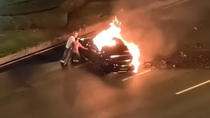 Hiện trường vụ cháy xe Xiaomi SU7 tại Thành Đô ngày 13-10-2025. Ảnh: CarNewsChina