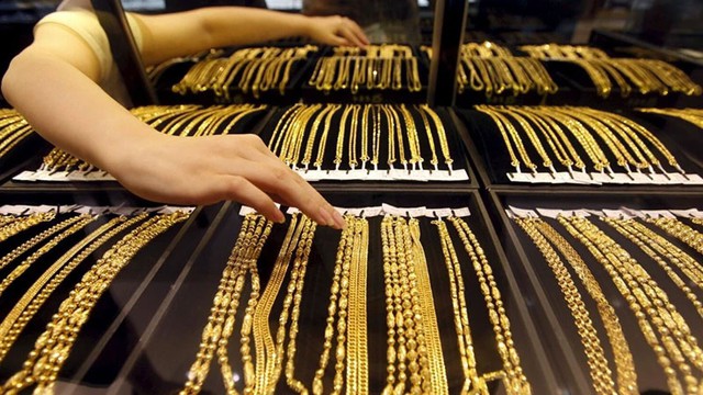 Giá vàng hôm nay, ngày 27/2, biến động nhiều hướng giá vàng nhẫn và giá vàng miếng trong nước.