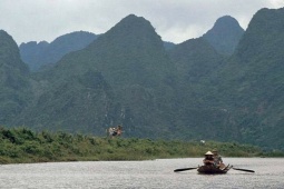 Chùa Hương qua ống kính khách quốc tế 35 năm trước