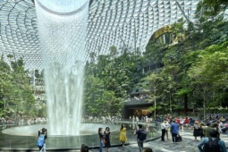 Sân bay Changi tốt nhất thế giới đẹp và hiện đại cỡ nào?