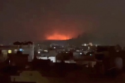 Pakistan - Afghanistan tấn công lẫn nhau, nổ rung chuyển Kabul