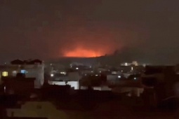 Pakistan - Afghanistan tấn công lẫn nhau, nổ rung chuyển Kabul