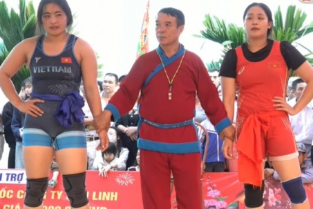 Kinh điển vật hội làng: "Siêu đô nữ" Ứng Thị Thơm bị Tô Thị Ninh nhấc bổng