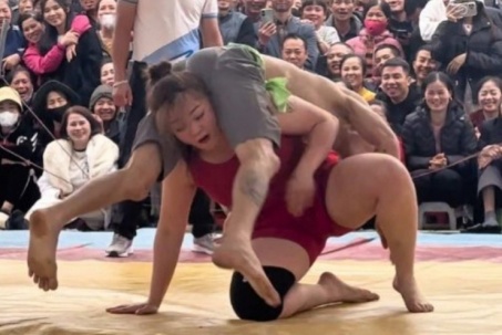 Nữ đô Anh Thư quật ngã trai làng trên sới vật: Phái yếu vươn lên, hay hiện tượng nhất thời?