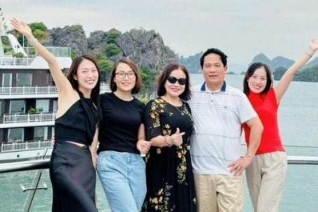 Gia đình có 3 con gái xinh đẹp, giỏi giang bậc nhất Nghệ An: Chị là Phó giáo sư, em là người có tầm ảnh hưởng