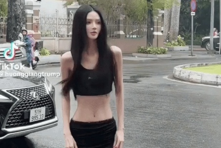 Mẫu Việt nặng 45 kg gây chú ý với vòng eo mỏng dính