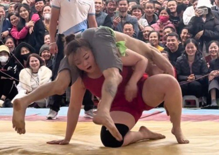 Nữ đô Anh Thư với kĩ thuật và sức mạnh, cô có khả năng thắng cả đối thủ nam giới