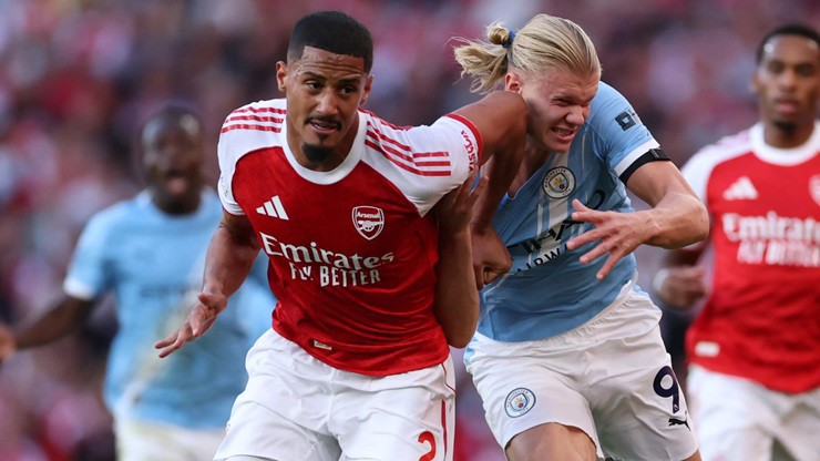 Arsenal và Man City đều còn nguyên cơ hội vô địch trên cả 4 mặt trận mùa này