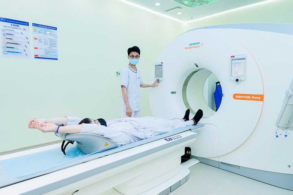 “Siêu máy chụp CT” Somatom Force VB30 hơn 100.000 lát cắt ứng dụng trí tuệ nhân tạo (AI), hỗ trợ phát hiện sớm bệnh tim mạch. Ảnh: BVĐK Tâm Anh