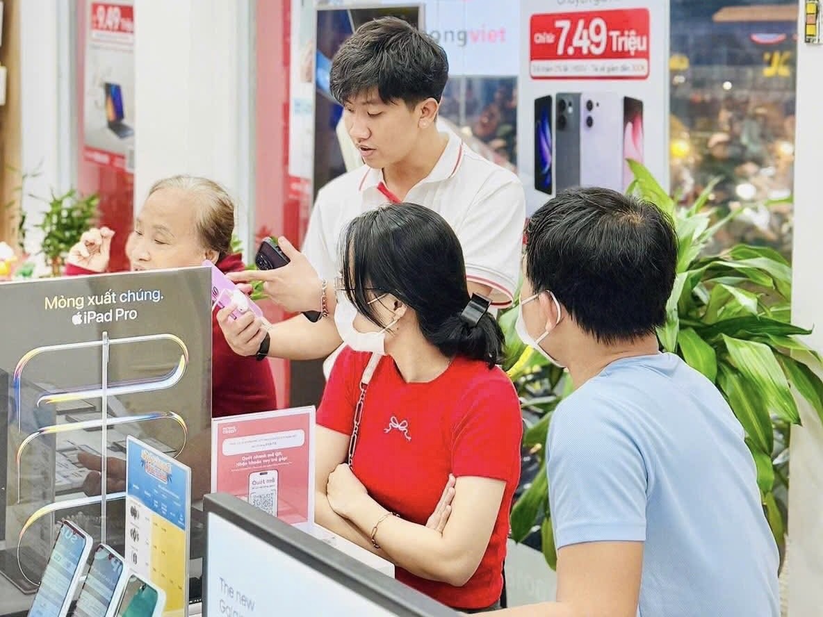 Nhiều chính sách và giải pháp tài chính linh hoạt tại Di Động Việt giúp người dùng yên tâm khi mua sắm.