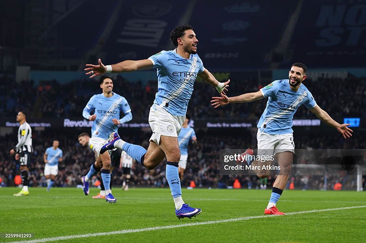 Man City vẫn đang đua vô địch quyết liệt với Arsenal