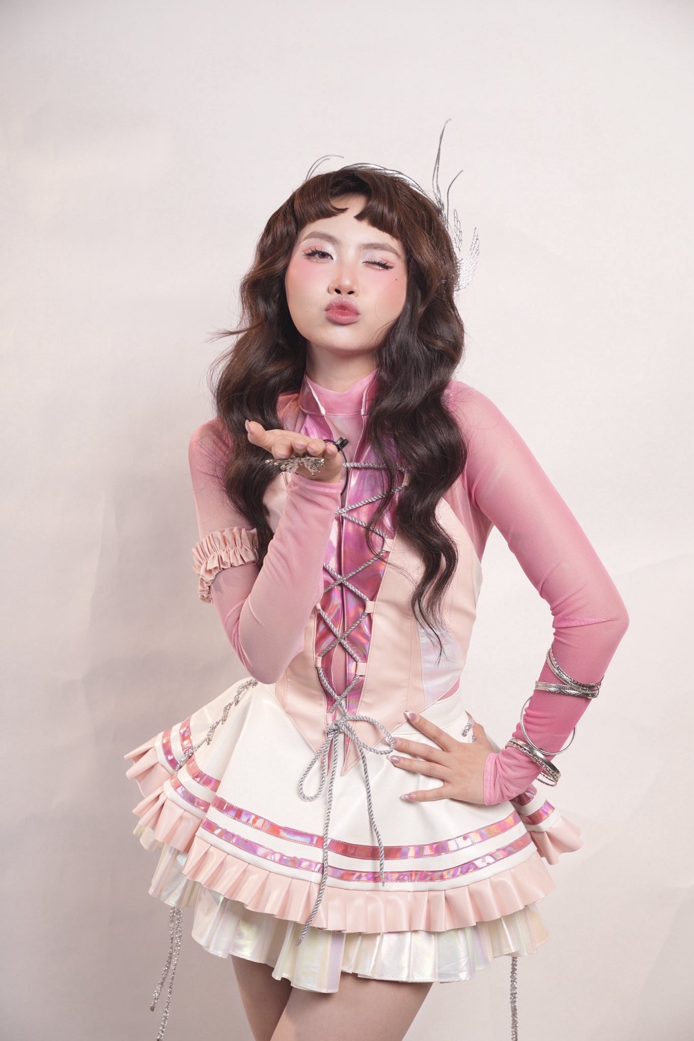 Miyuna - quán quân chương trình Sing! Asia 2025 và nhóm nhạc One Or Eight (ảnh trên) sang Việt Nam biểu diễn, đối đầu Phương Mỹ Chi, Soobin Hoàng Sơn.