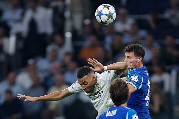 Mbappe hiếm khi tranh bóng bổng với trung vệ đối phương, và nếu có thì cũng hiếm khi thắng