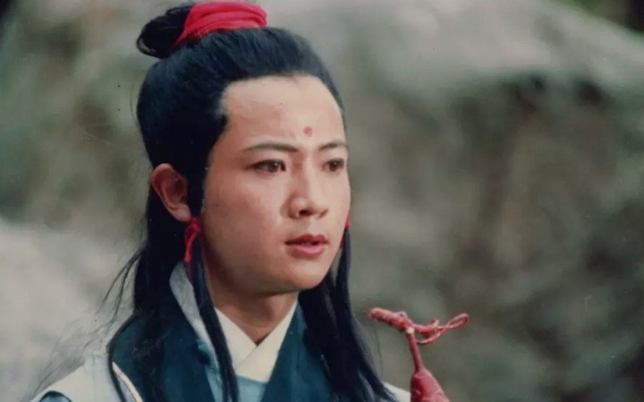 Nam diễn viên còn đảm nhận nhiều vai khác nhau trong phim.