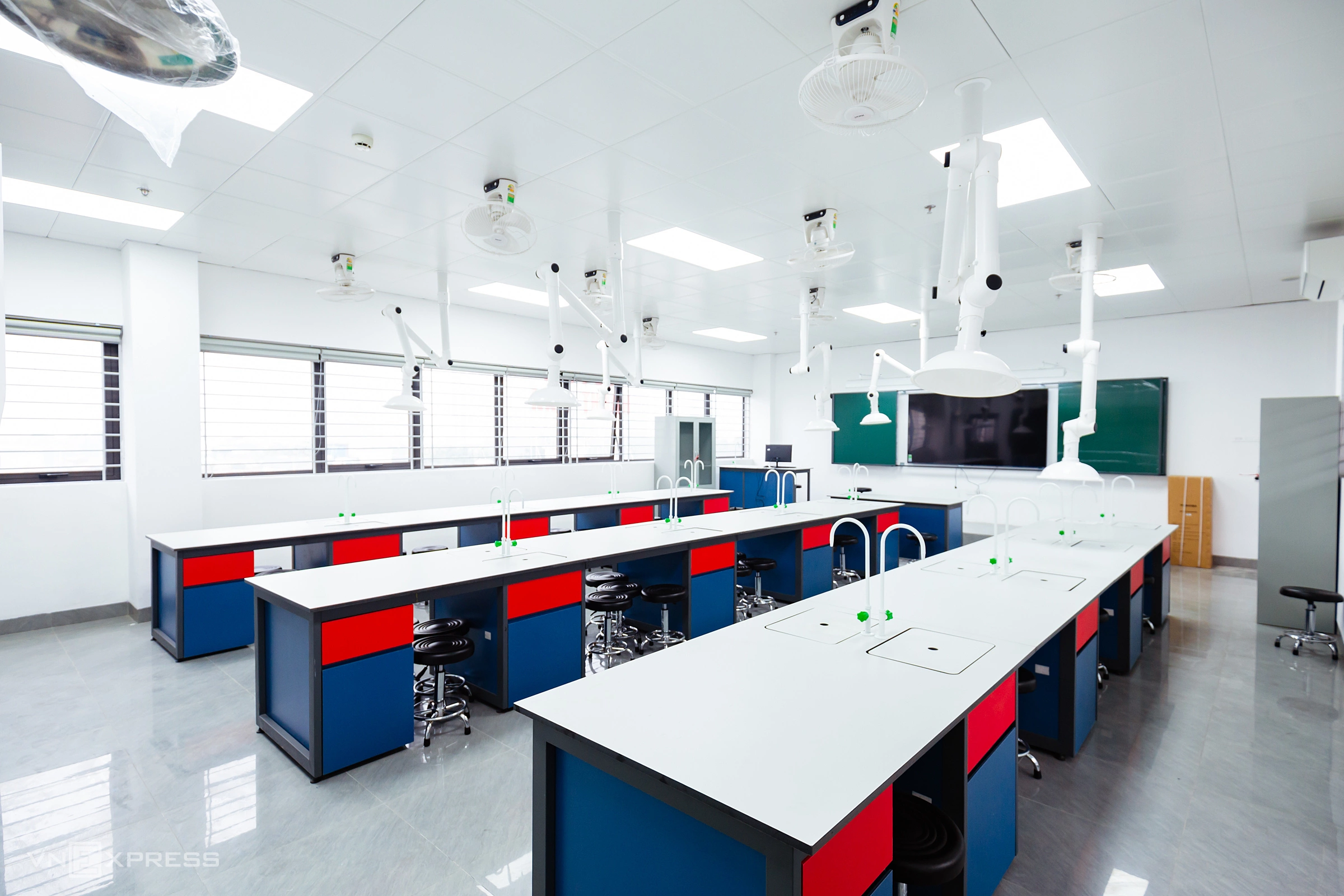 Bên trong trường THPT công lập 300 tỷ ở nơi 'đông dân nhất' Hà Nội - 11