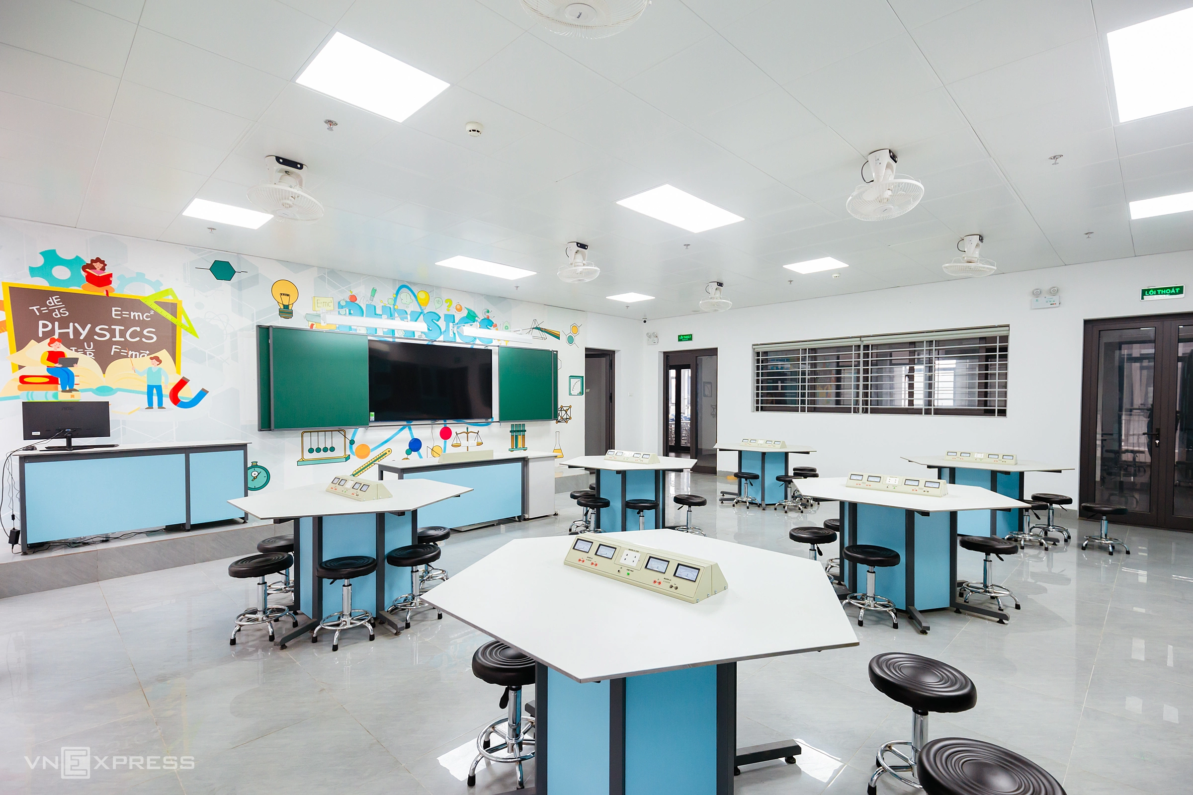 Bên trong trường THPT công lập 300 tỷ ở nơi 'đông dân nhất' Hà Nội - 10