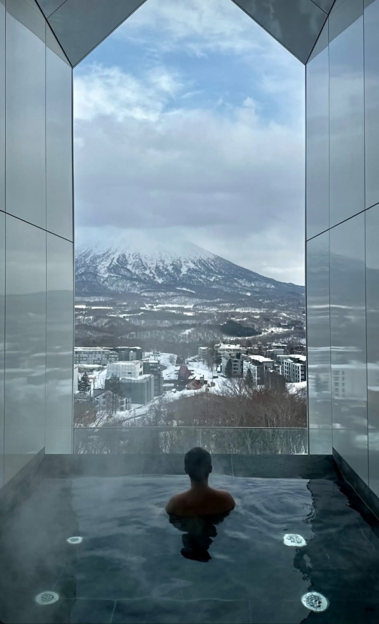 Các con 'vua hàng hiệu' Jonathan Hạnh Nguyễn xuất ngoại đầu xuân - 5