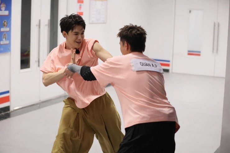 Anh Tú Atus bùng nổ danh tiếng trên các show truyền hình.