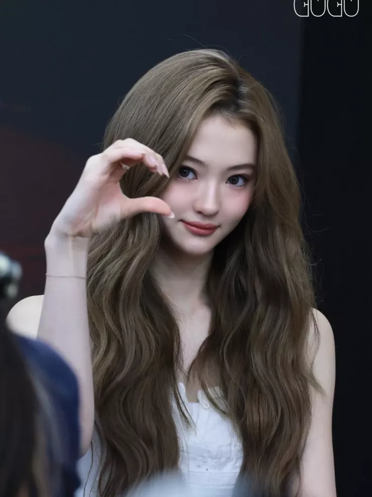 Cao 1,74 m cùng đường cong cân đối, Ella dễ dàng chinh phục nhiều kiểu phong cách. Trong nhiều cuộc phỏng vấn, cô cho biết hâm mộ, mong trở thành diễn viên nổi tiếng như Emma Watson.