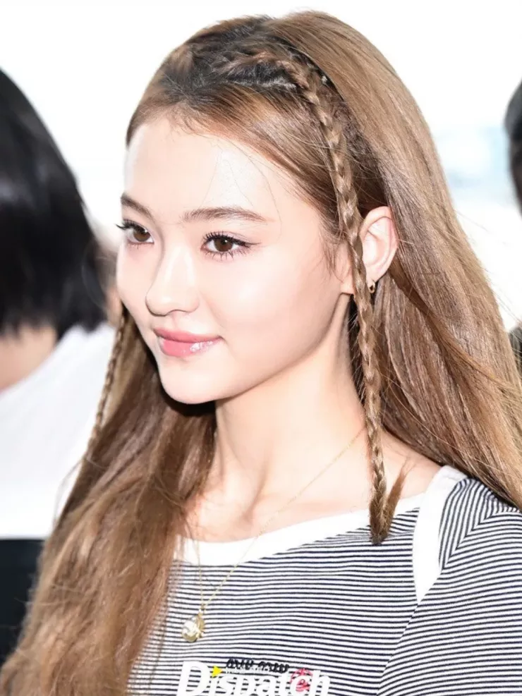 Vogue khen ngôi sao có gương mặt hài hòa, thu hút ở ánh mắt và nụ cười ngọt ngào.