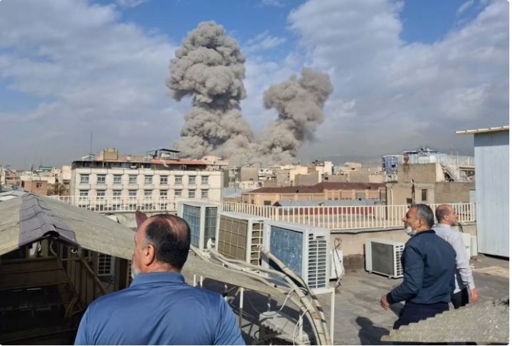 Mỹ tuyên bố tấn công vào các mục tiêu quân sự của Iran - 1