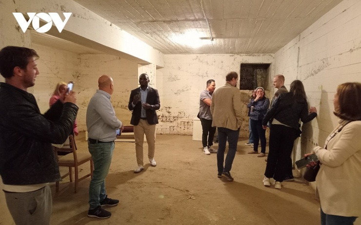 Israel chuyển các bệnh viện xuống lòng đất để đối phó Iran phản công - 1