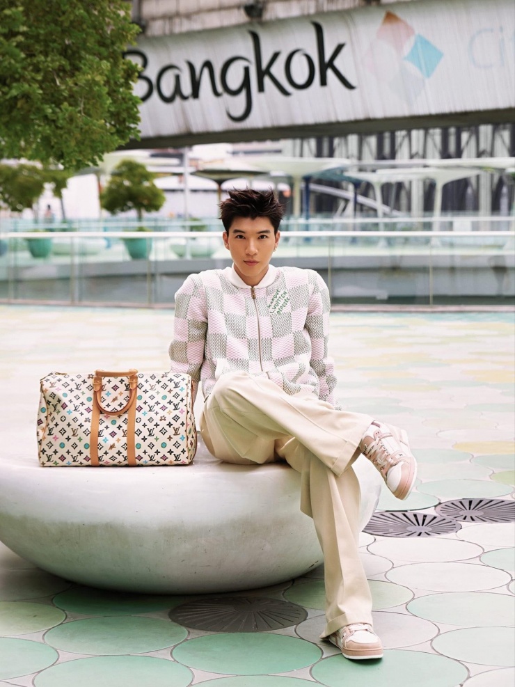 HIEUTHUHAI tạo nên "công thức viral": Hễ cứ đến Thái Lan là "gây bão".