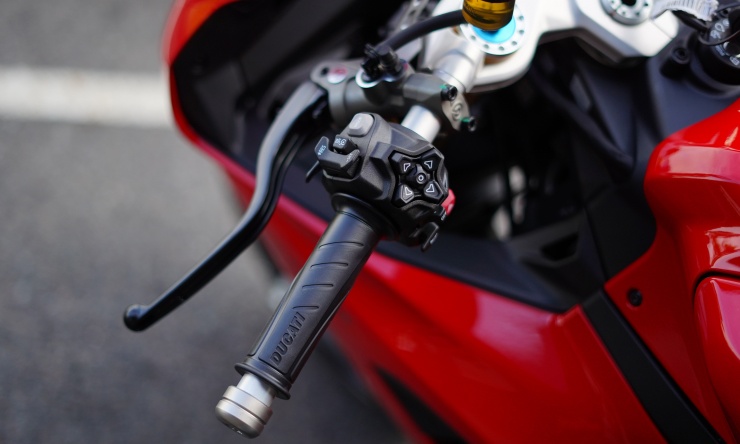 Ducati Panigale V2 S 2026 giá 759 triệu đồng - 9