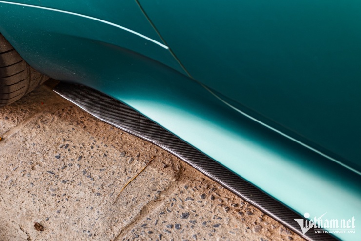 Siêu xe Aston Martin DB12 ở Hà Nội tiền trang bị bằng chiếc Mercedes-Benz C 300 - 6