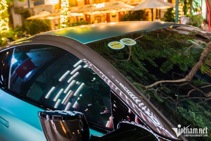 Siêu xe Aston Martin DB12 ở Hà Nội tiền trang bị bằng chiếc Mercedes-Benz C 300 - 10