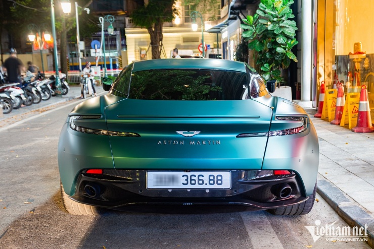 Siêu xe Aston Martin DB12 ở Hà Nội tiền trang bị bằng chiếc Mercedes-Benz C 300 - 14
